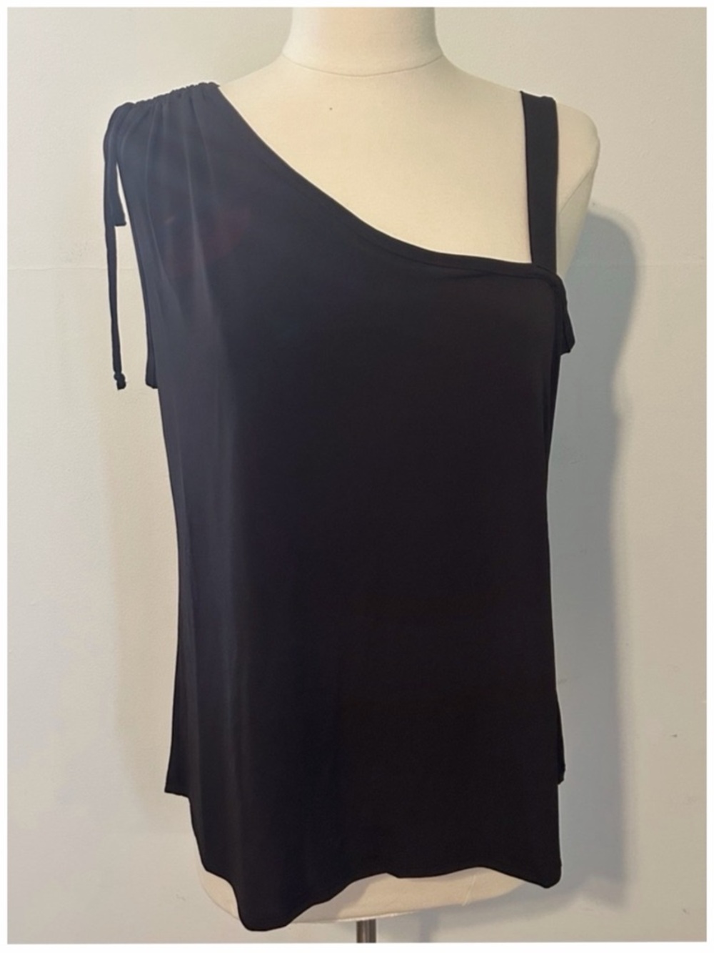 Black One-Shoulder Tank Top